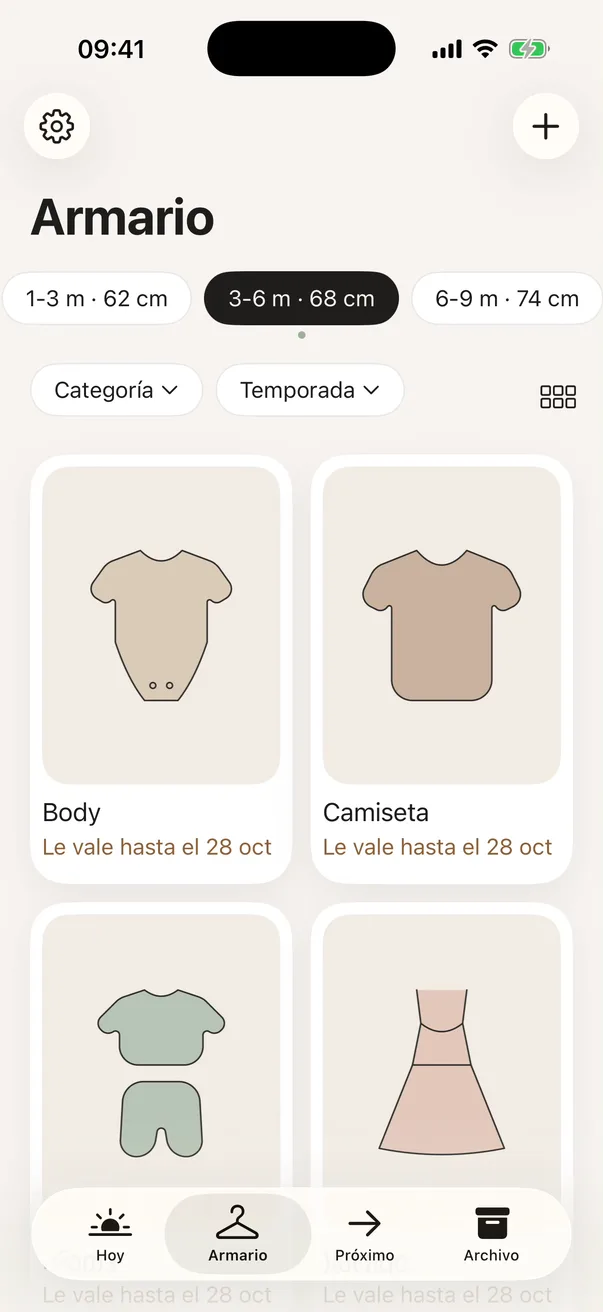 La app TinyCloset mostrando el armario de un bebé ordenado por tallas
